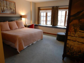 Modern King Room in Heart of Mt, Crested Butte Hotel Room Crested Butte